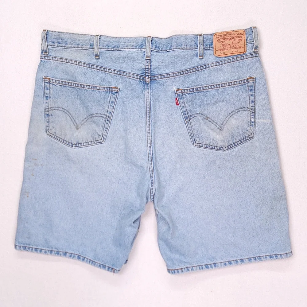 Levi's 550 Relaxed Fit Mens Light Wash Blue Denim Shorts W42 Distressed